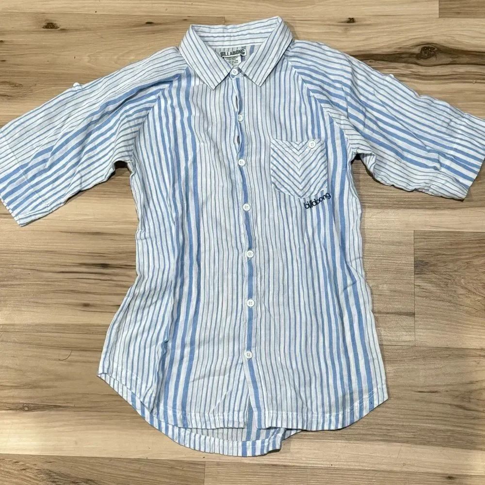 Billabong Lightweight Blue White Button Up Tee Shirt Women’s Medium